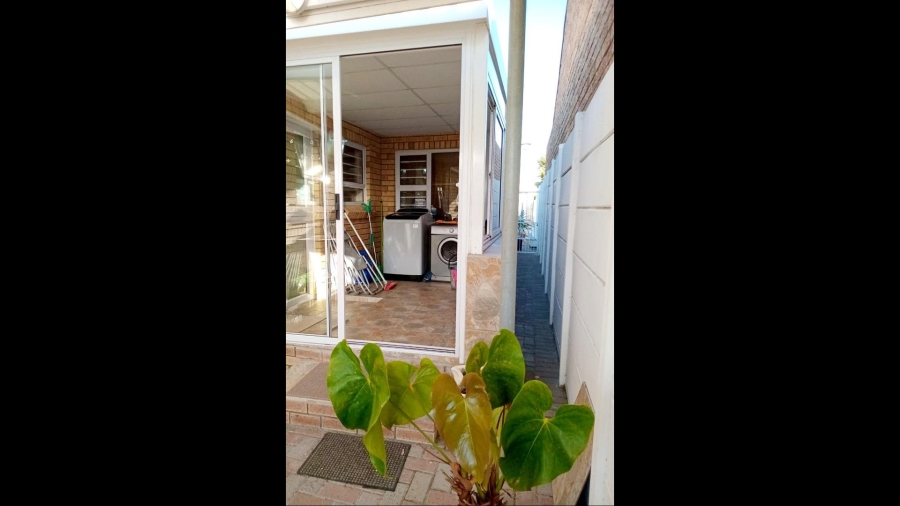 2 Bedroom Property for Sale in Viking Village Western Cape